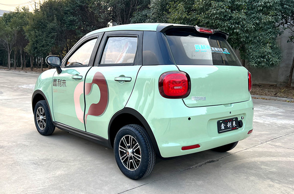 鑫利來四輪電動(dòng)車